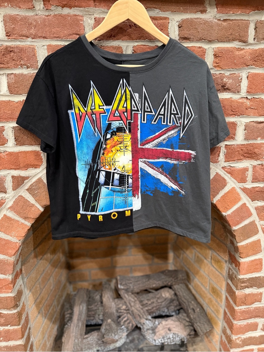 Def Leppard Black Graphic Pyromania Short Sleeve Tee